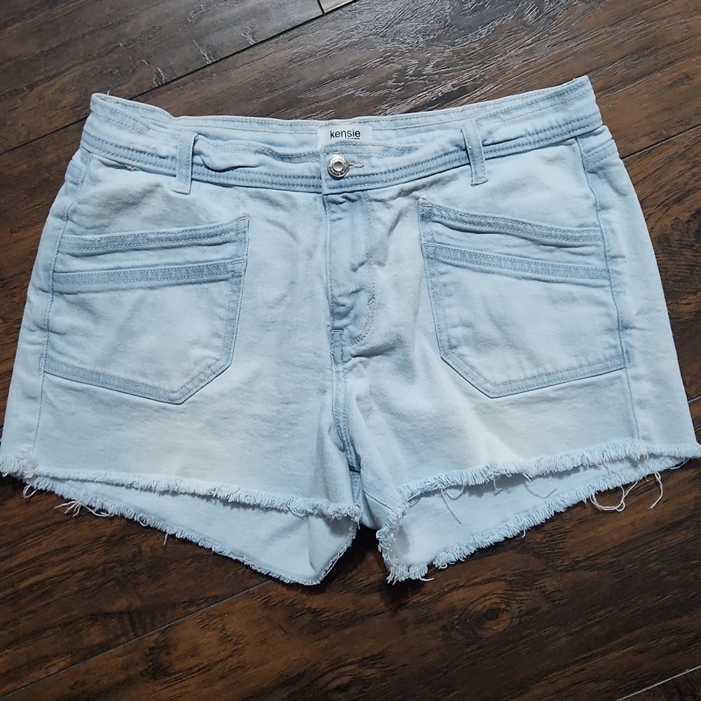 KENSIE Jeans Vintage Luxe size 6/28 jean shorts